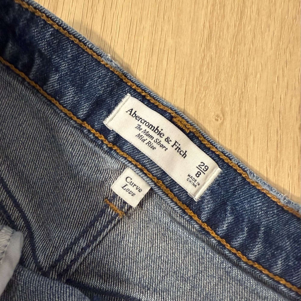 A&F The Mom Short Mid Rise - Picture 3 of 3